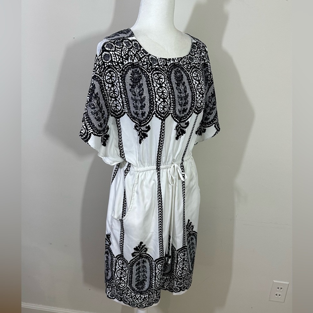 New York & Company sz med dress, coverup boho style white/black